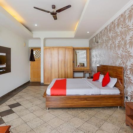 Oyo 71042 Sahara Estate Hotel Gorakhpur Kültér fotó