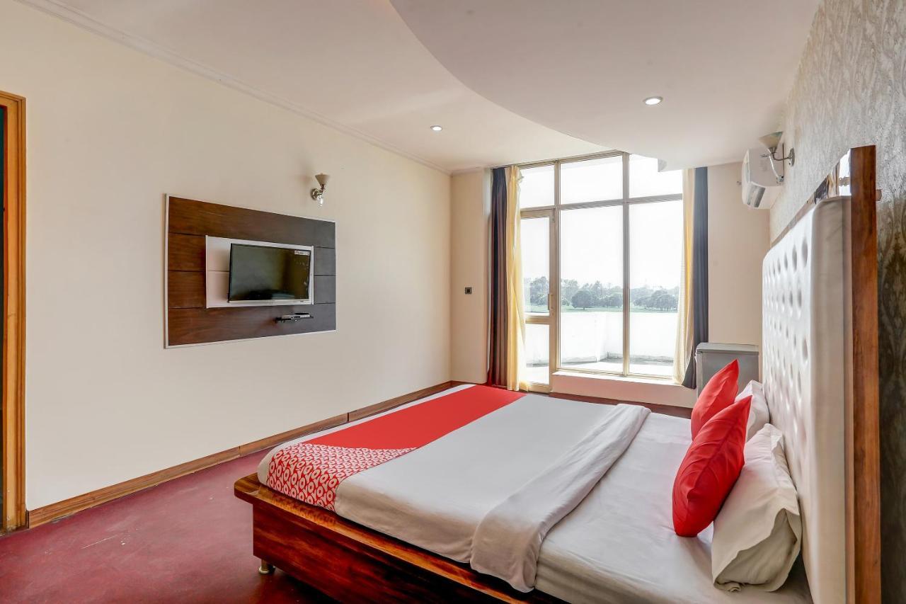 Oyo 71042 Sahara Estate Hotel Gorakhpur Kültér fotó