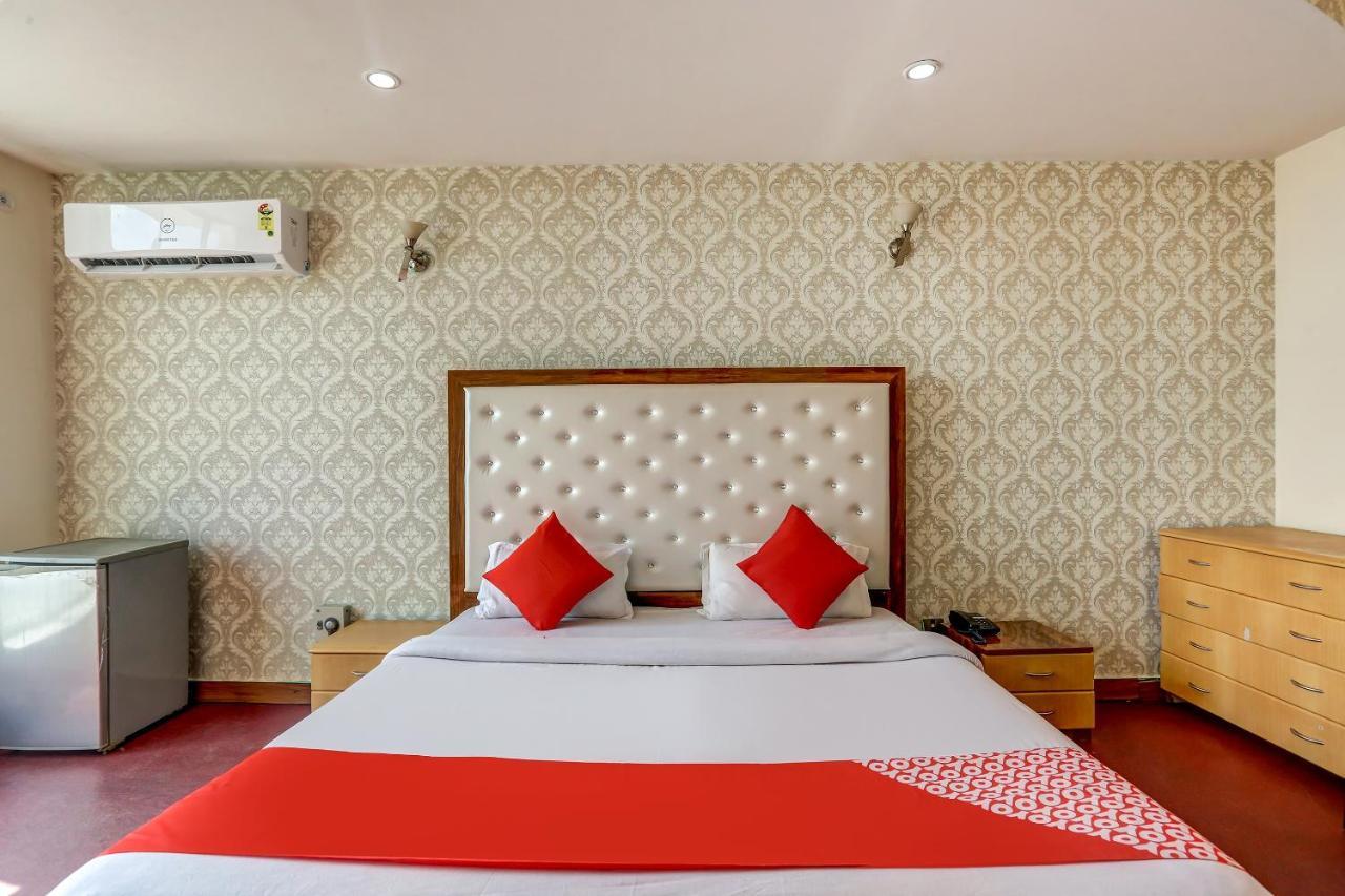 Oyo 71042 Sahara Estate Hotel Gorakhpur Kültér fotó