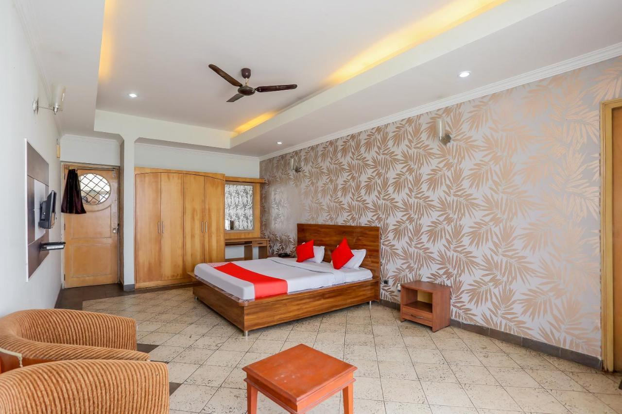Oyo 71042 Sahara Estate Hotel Gorakhpur Kültér fotó