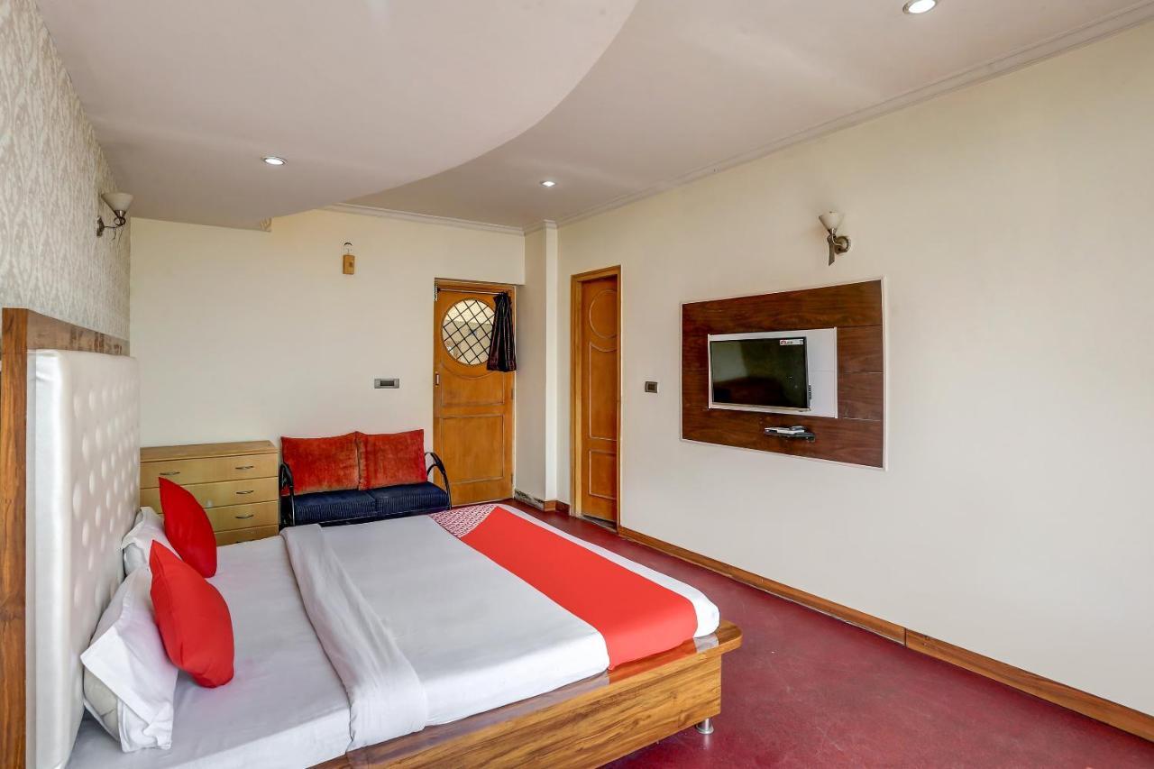 Oyo 71042 Sahara Estate Hotel Gorakhpur Kültér fotó