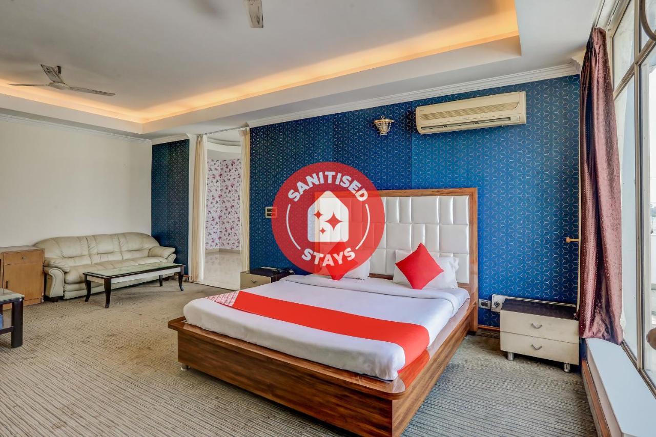 Oyo 71042 Sahara Estate Hotel Gorakhpur Kültér fotó