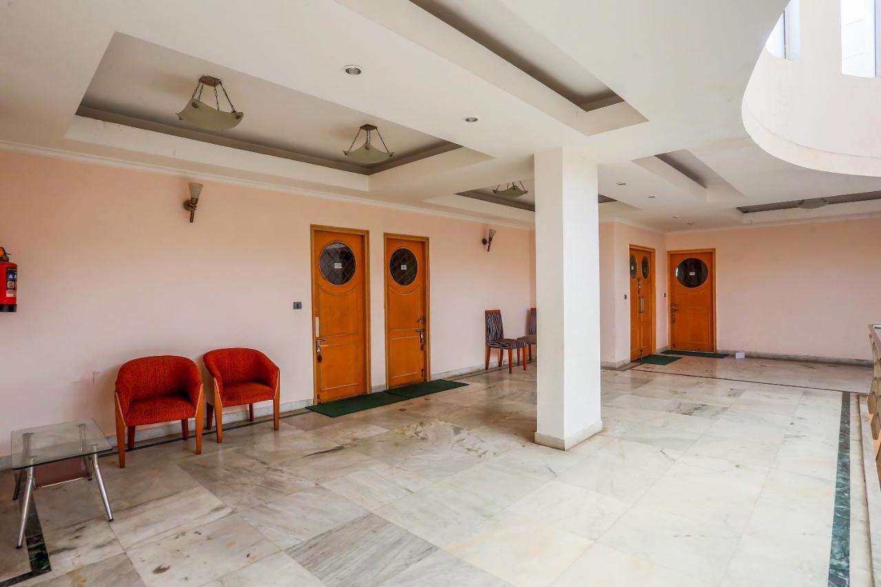 Oyo 71042 Sahara Estate Hotel Gorakhpur Kültér fotó