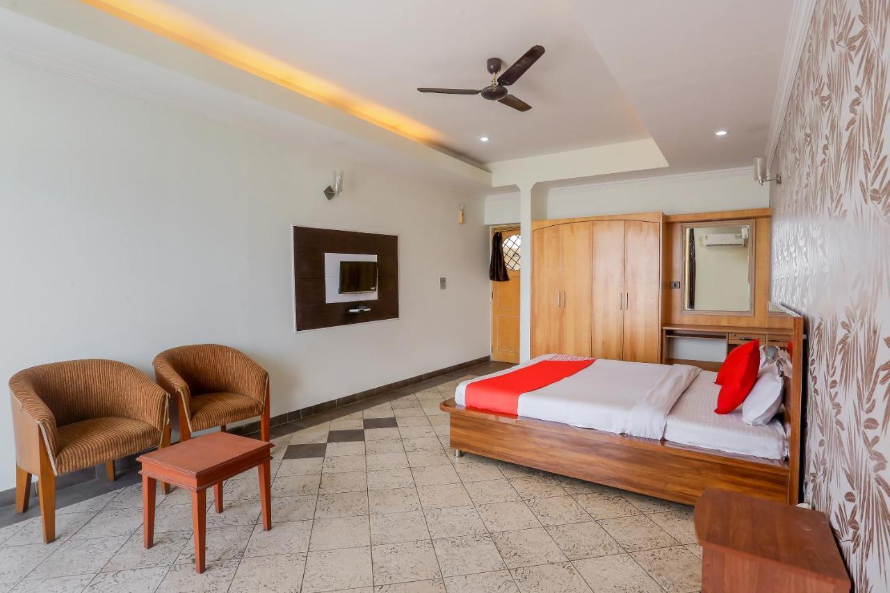 Oyo 71042 Sahara Estate Hotel Gorakhpur Kültér fotó