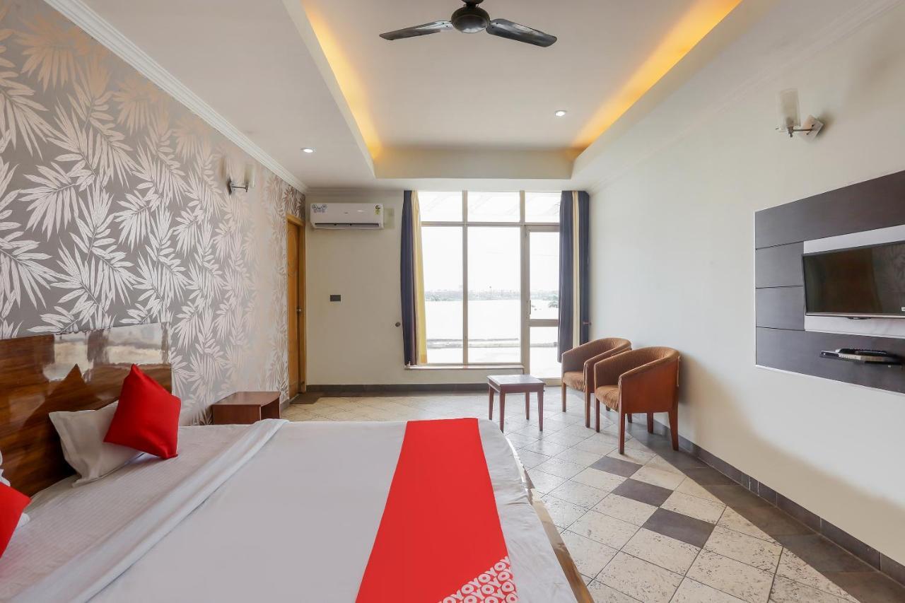 Oyo 71042 Sahara Estate Hotel Gorakhpur Kültér fotó