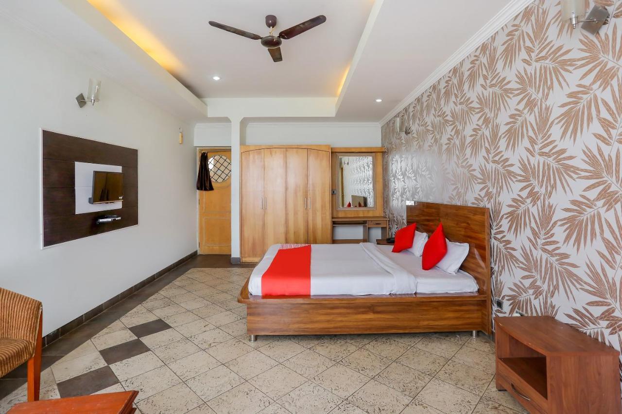 Oyo 71042 Sahara Estate Hotel Gorakhpur Kültér fotó
